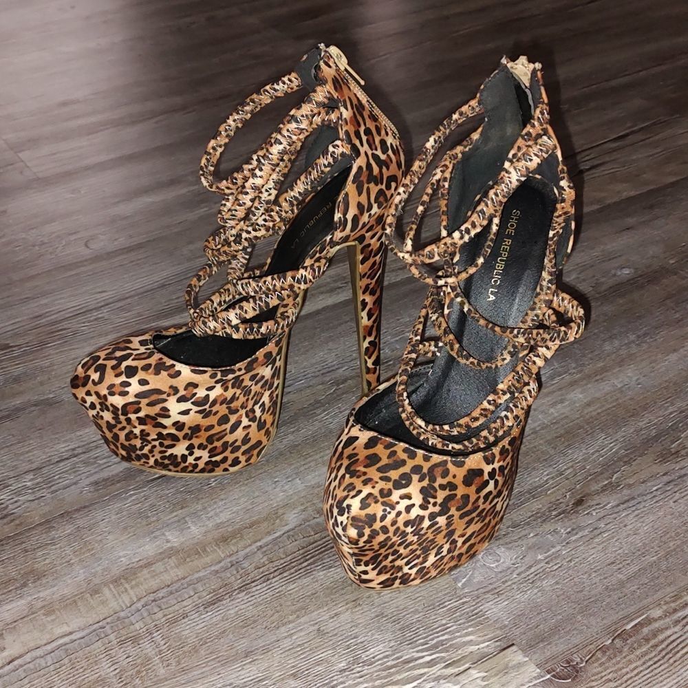 Shoe Republic LA cheetah print strappy platform heels Sz 7.5